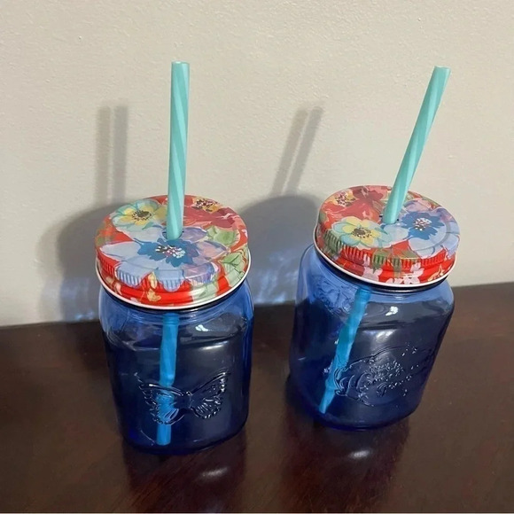 Pioneer Woman Blue Glass Drinking cups with lids and straws set of 2 - Picture 2 of 4